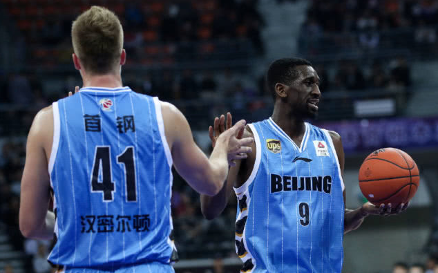 包含加拿大男篮险胜菲律宾男篮，汉密尔顿统治全场的词条