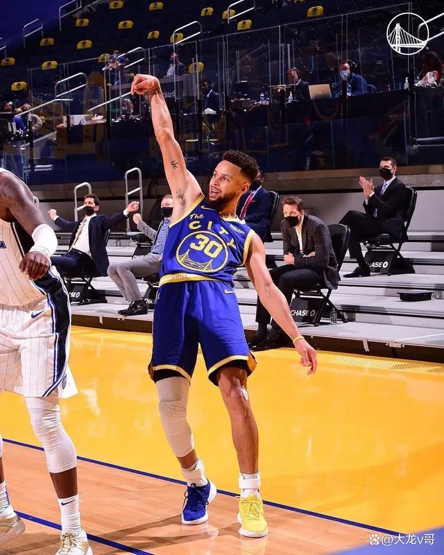 勇士主场惊险击败篮网 勇士主场惊险击败篮网