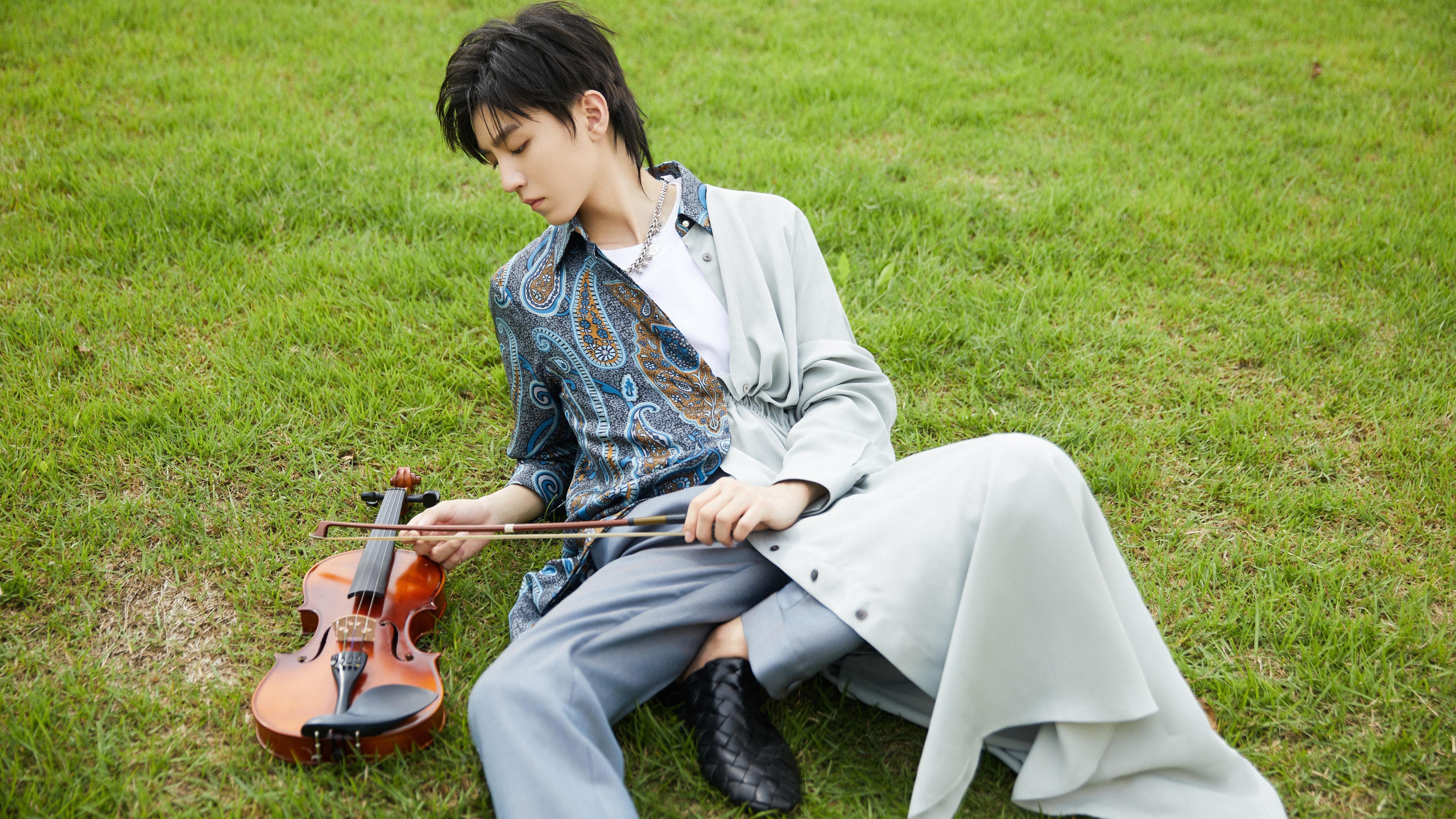 英格兰单节拉开巴黎，维尼修斯点燃赛场