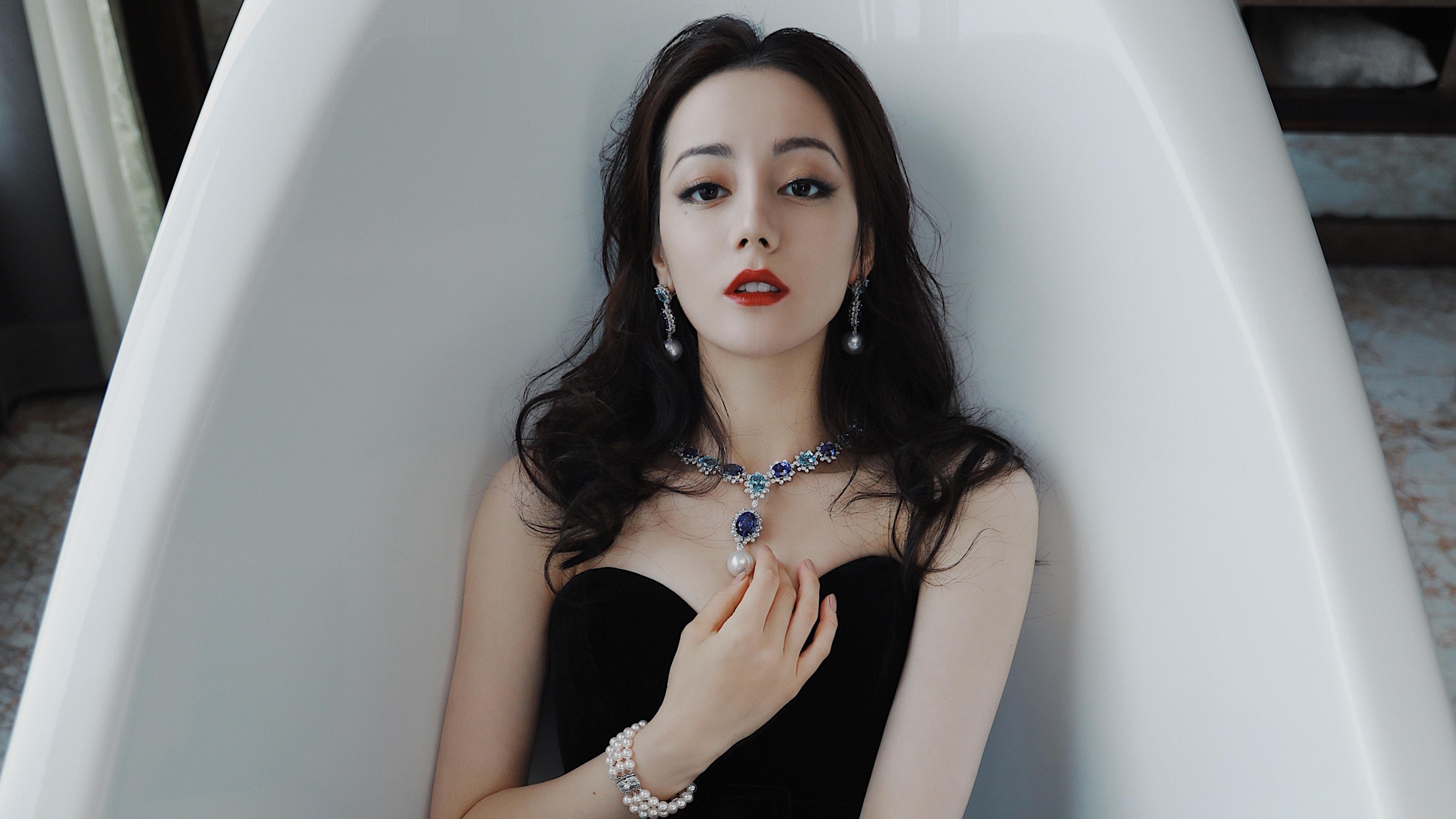 开云体育登录-班凯罗关键三分定江山，凯尔特人惊险突围新疆队